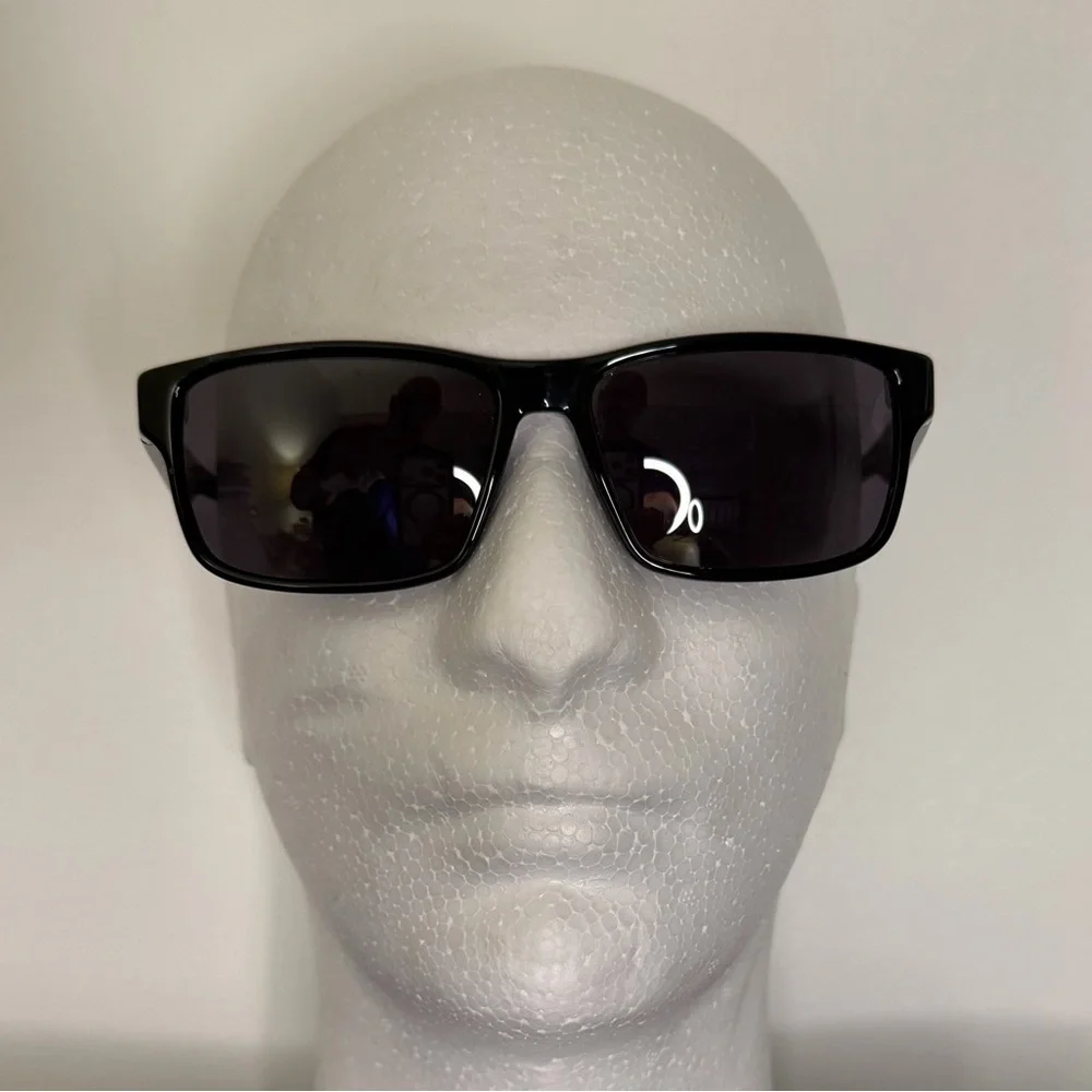 Salvatore Ferragamo Black Rectangular Sunglasses with Dark Gray Lenses - Picture 2 of 7